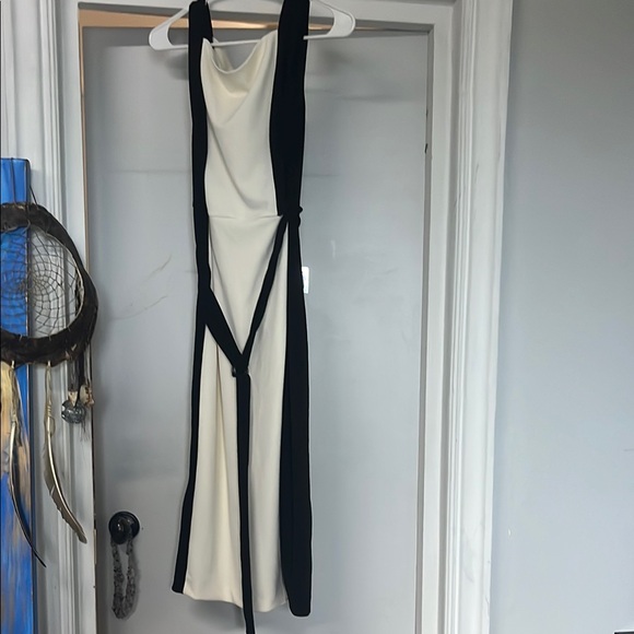 Elegant Black and White Dress - Picture 2 of 5